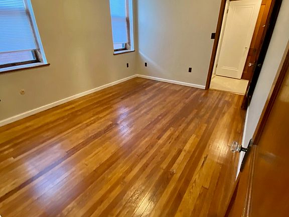 4th image of 2921A Meramec St