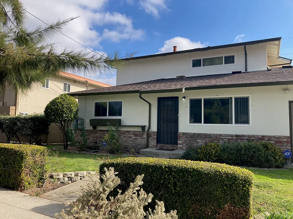 682 Johanna Ave #4