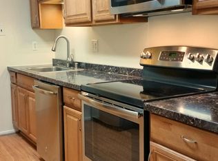 521 Florida Ave APT 101, Herndon, VA 20170