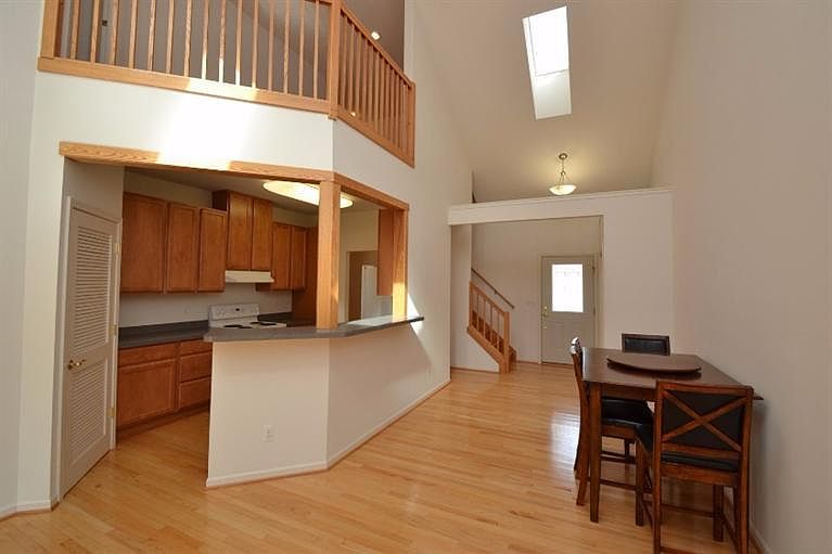 1st image of 2071 Liberty Hts