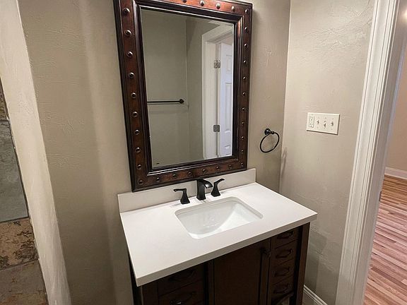 5th image of 4924 Centre Ave APT 1