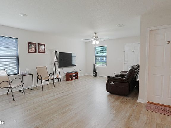 5th image of 2233 W 2ND Street