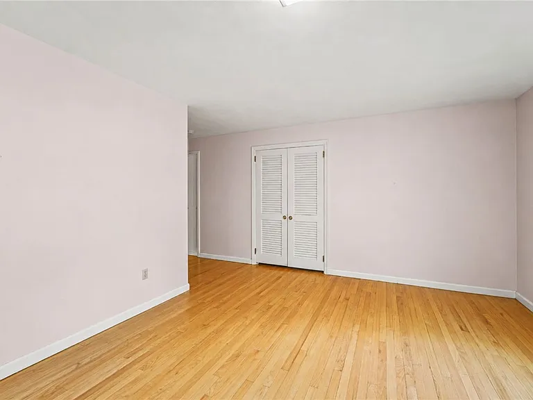 102 Corson Pl — Photo 32