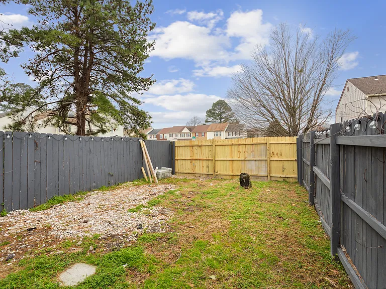 803 Chalk Ct — Photo 19