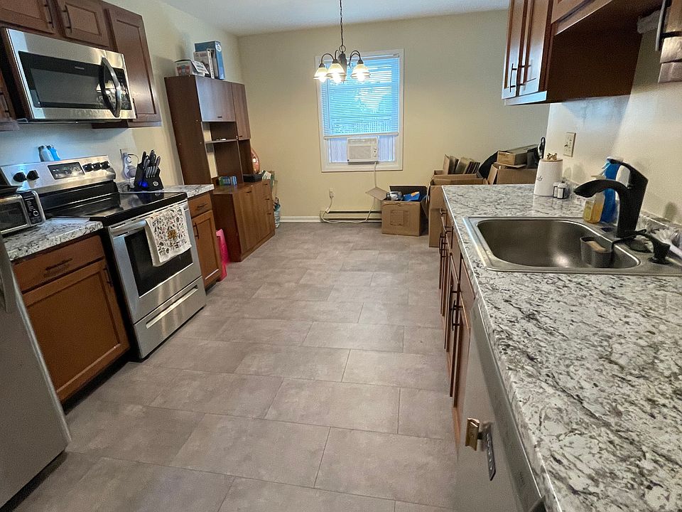 1st image of 10 Tallow Wood Dr