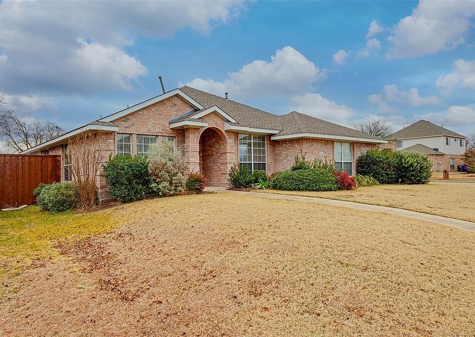 1st image of 500 Grassy Glen Dr