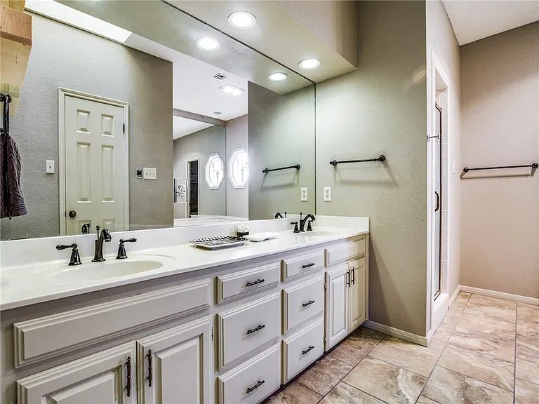 114 Paragon Ct — Photo 11