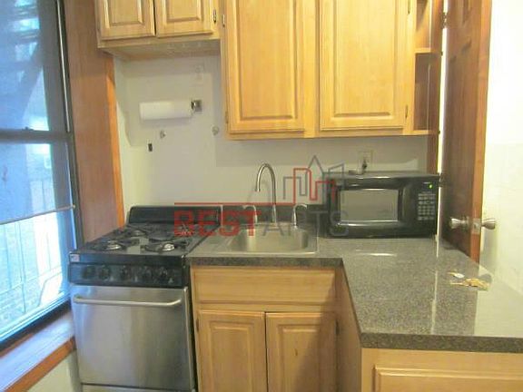 5th image of 189 E 3rd St APT 5
