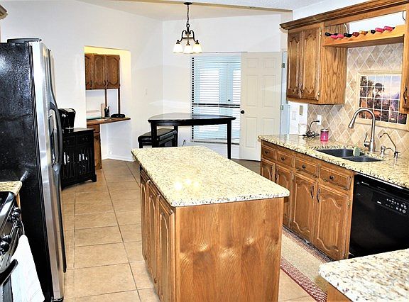 5th image of 4902 Melville Dr