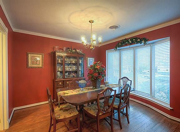 5th image of 3906 Shady Valley Dr