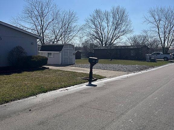 3rd image of 75 Fountain Lake Dr