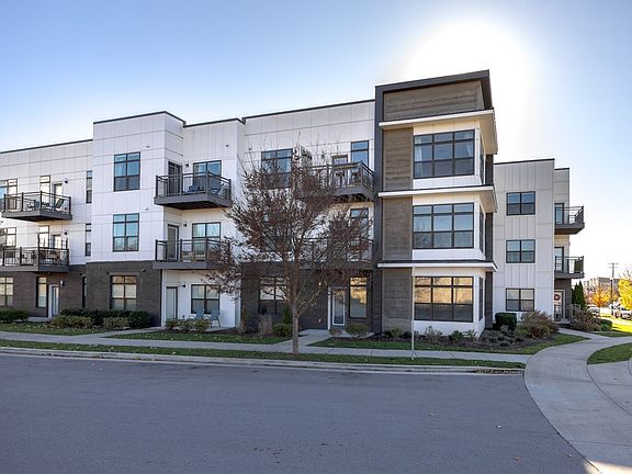 4th image of 1638 54th Ave N #204