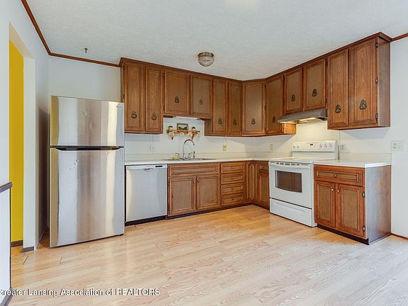 5th image of 2127 Robinson Rd