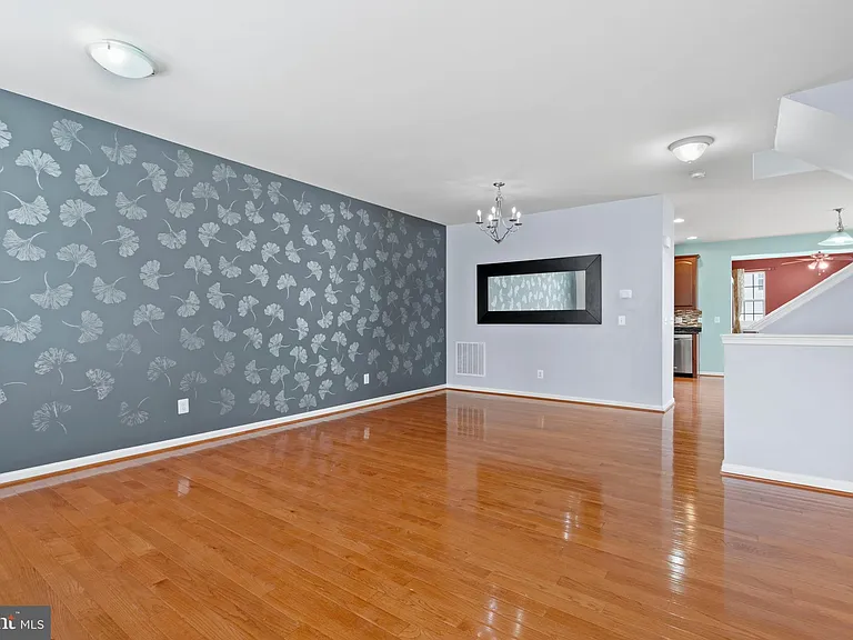 22667 Flowing Spring Sq — Photo 5