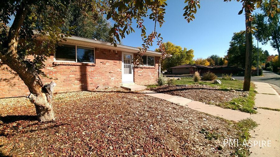 1st image of 902 Tulip St