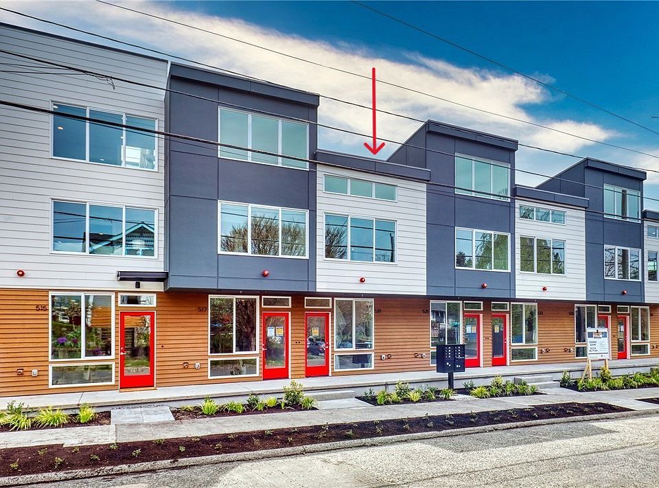 Like new townhouse nestled on a quiet street but close to vibrant Ballard, Greenwood and Phinney Ridge!