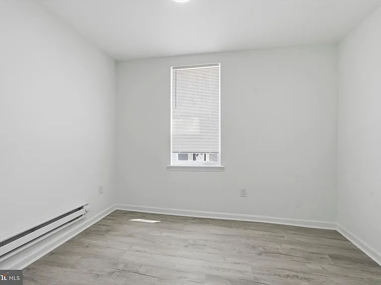 2209 W Toronto St — Photo 6