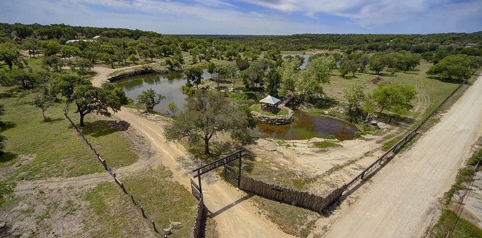 entry drive along lake