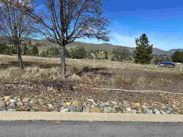 808 Maryhill Cir, Yreka, CA 96097