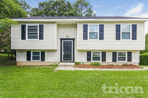 111 Woodspur Rd Photo 1