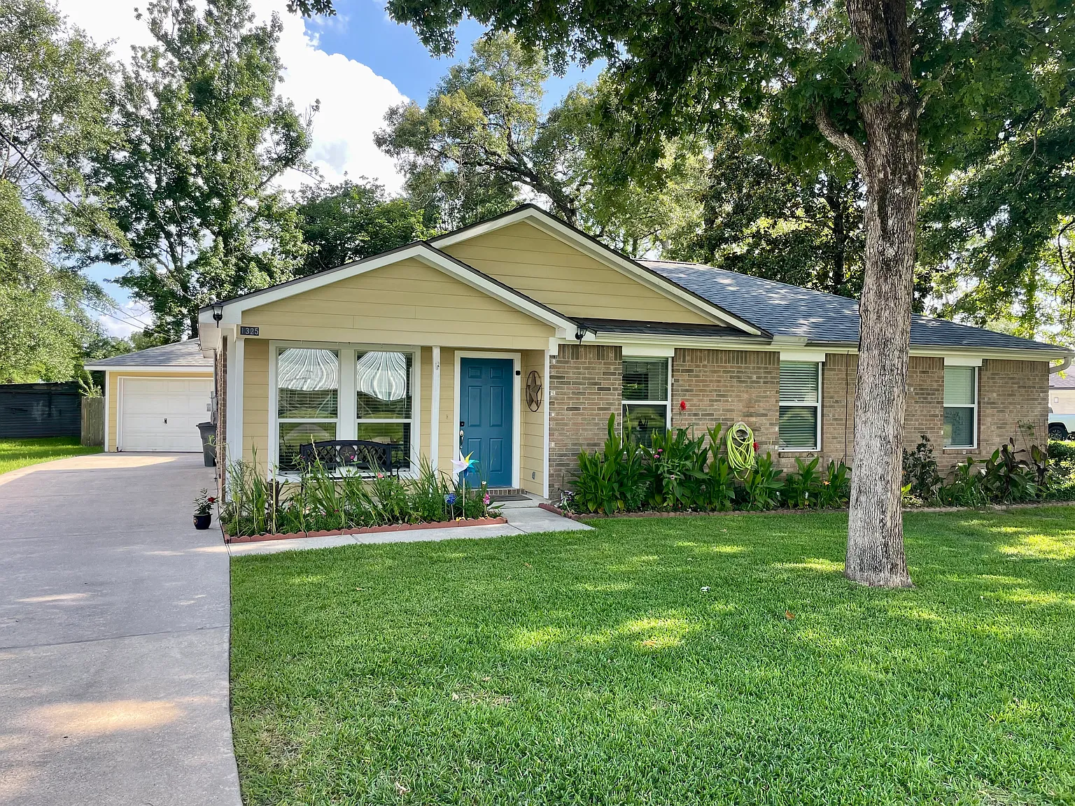 3 bed, 1395 sqft, $3,000 — Photo 2