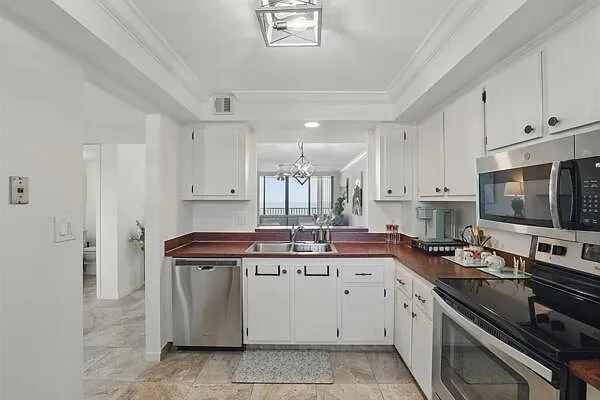 2 bed, 2.0 bath, 1040 sqft, $3,200 — Photo 4