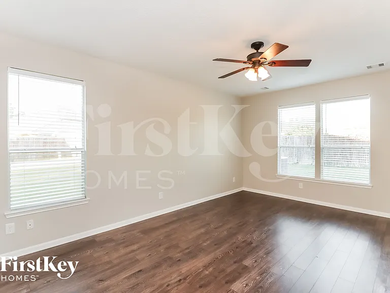 16302 Stable Manor Ln — Photo 7