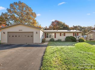 2201 Mac Dr, Wayland, MI 49348