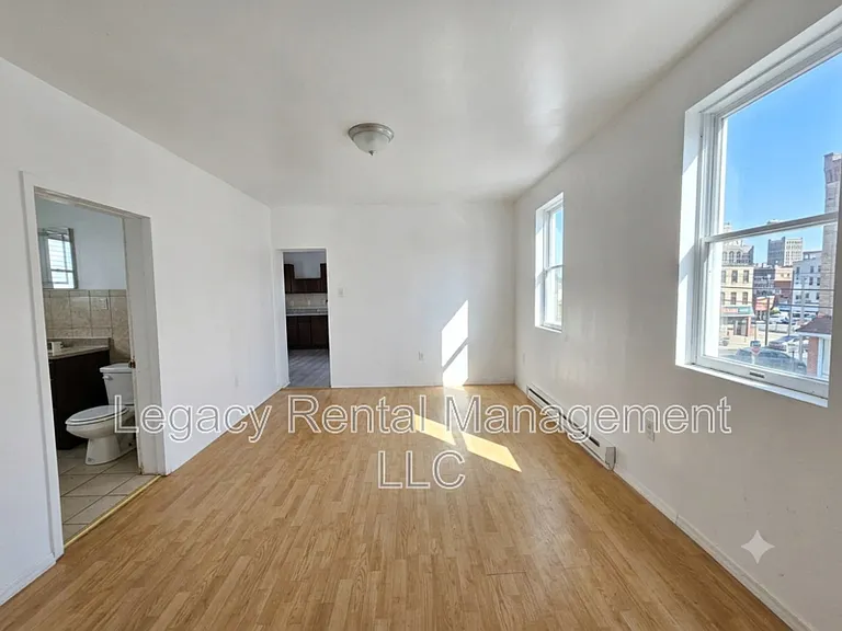 39 Elm St — Photo 2