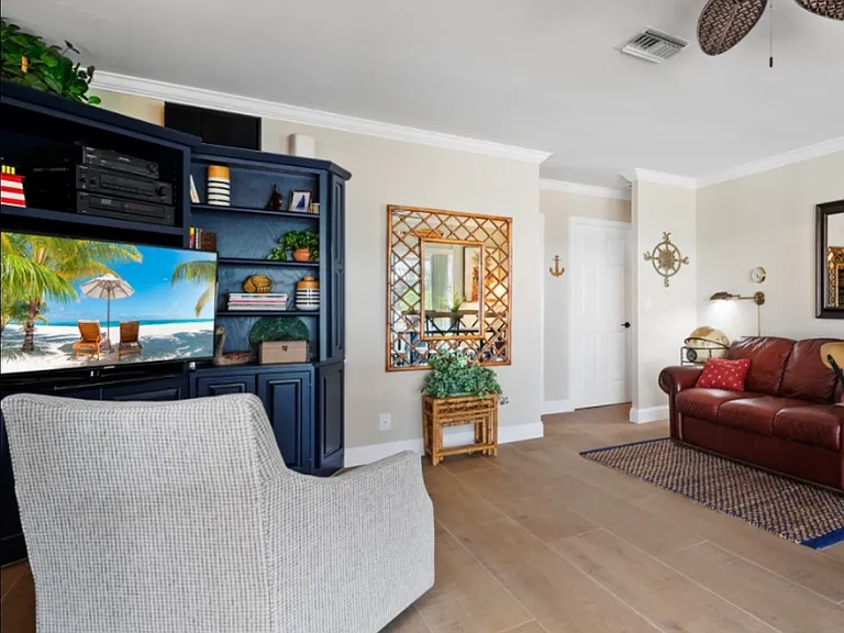 1090 Fairview Ln — Photo 37
