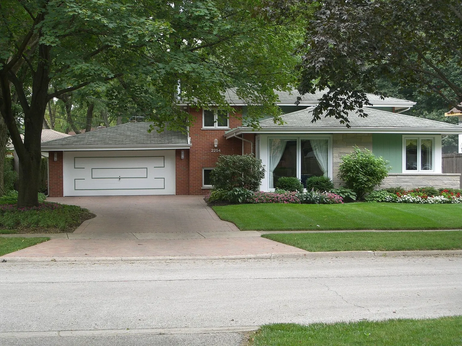 2254 Greenfield Dr photo 1