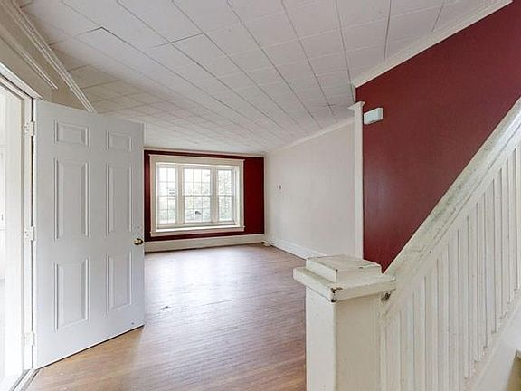 5th image of 240 West Ave