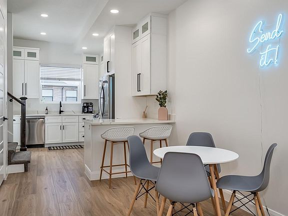 Kitchen & Dining