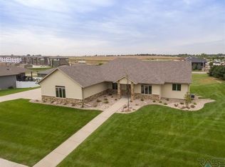 1925 S Silverthorne Ave, Sioux Falls, SD 57110