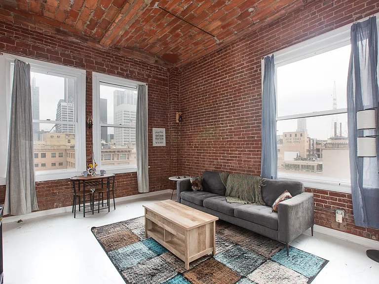 215 W 7th St #1301 — Photo 1