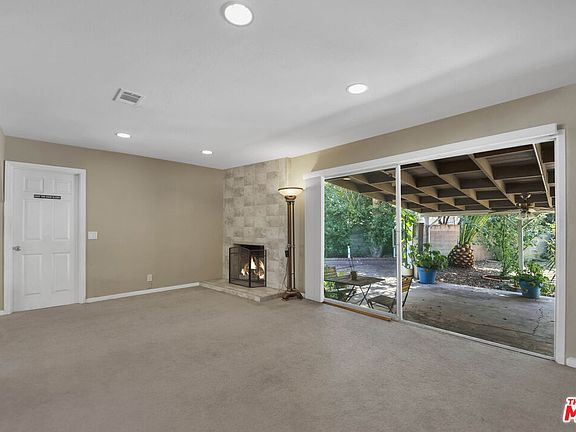 4th image of 22110 Blythe St