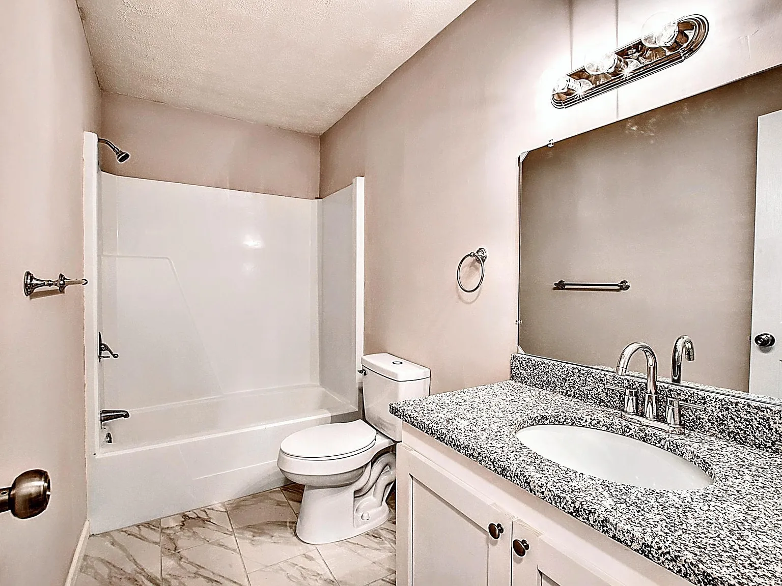 1004 Derwood Ct — Photo 4