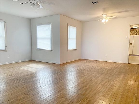 4th image of 908 Lawrence Dr