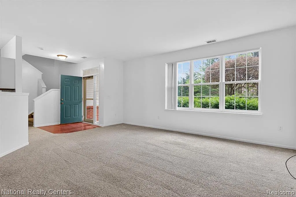 2 bed, 2.5 bath, 1528 sqft, $2,000 — Photo 3