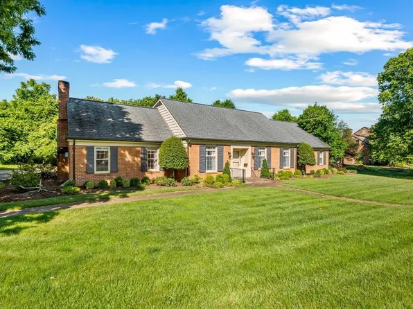 906 Walker Dr, Radford, VA 24141