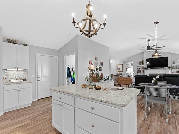 5th image of 609 Meadowgreen Dr