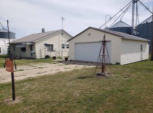 110 Cedar St, Belden, NE 68717