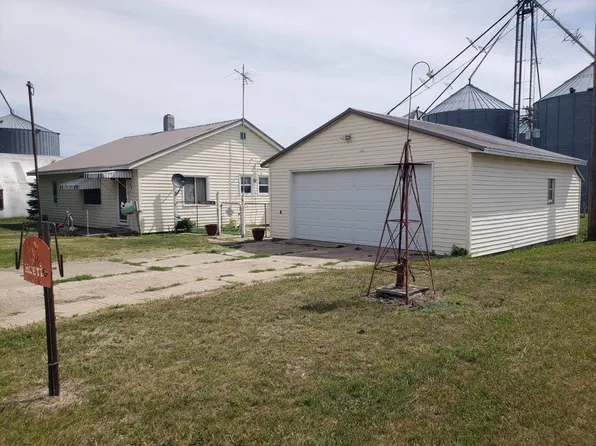 110 Cedar St, Belden, NE 68717