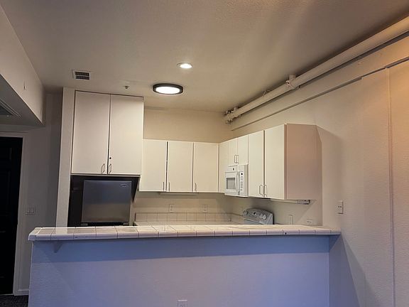 5th image of 161 W Santa Clara St APT 207