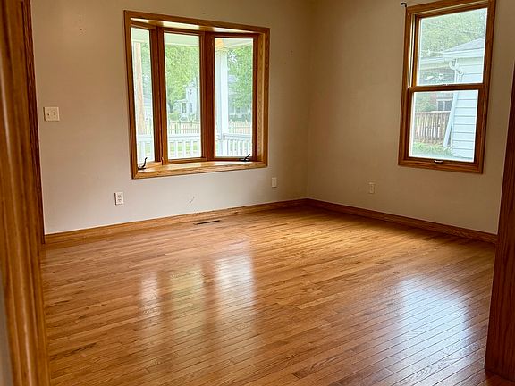 4th image of 703 Chapel St