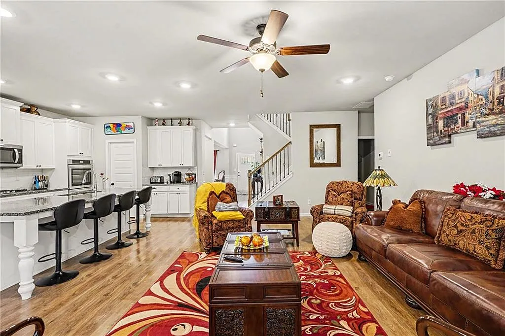 4 bed, 4.5 bath, 3719 sqft, $3,295 — Photo 4