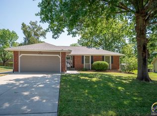 2732 SW Staffordshire Rd, Topeka, KS 66614