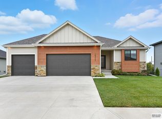 18323 Patrick Ave, Elkhorn, NE 68022