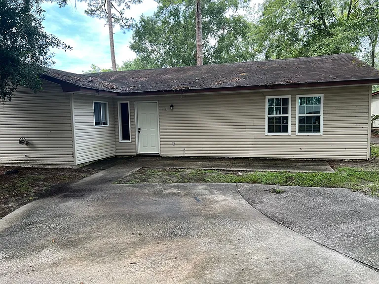 131 Cherokee Cir — Photo 1