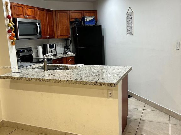 4th image of 9421 Fontainebleau Blvd #200-2